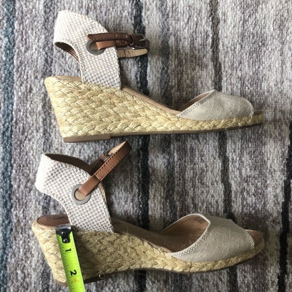 🌼Lucky Brand Wedge Sandals 🌼 - Picture 14 of 16